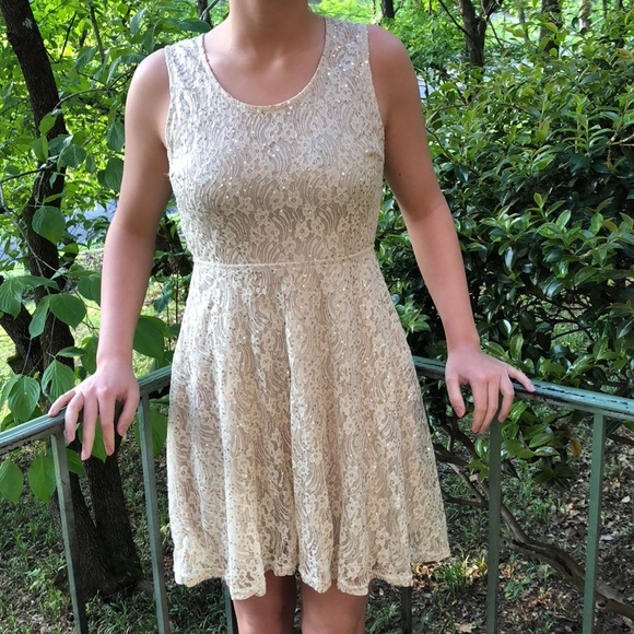 Ya Los Angeles Dresses & Skirts - Gold Lace Sequin backless dress 🌙✨